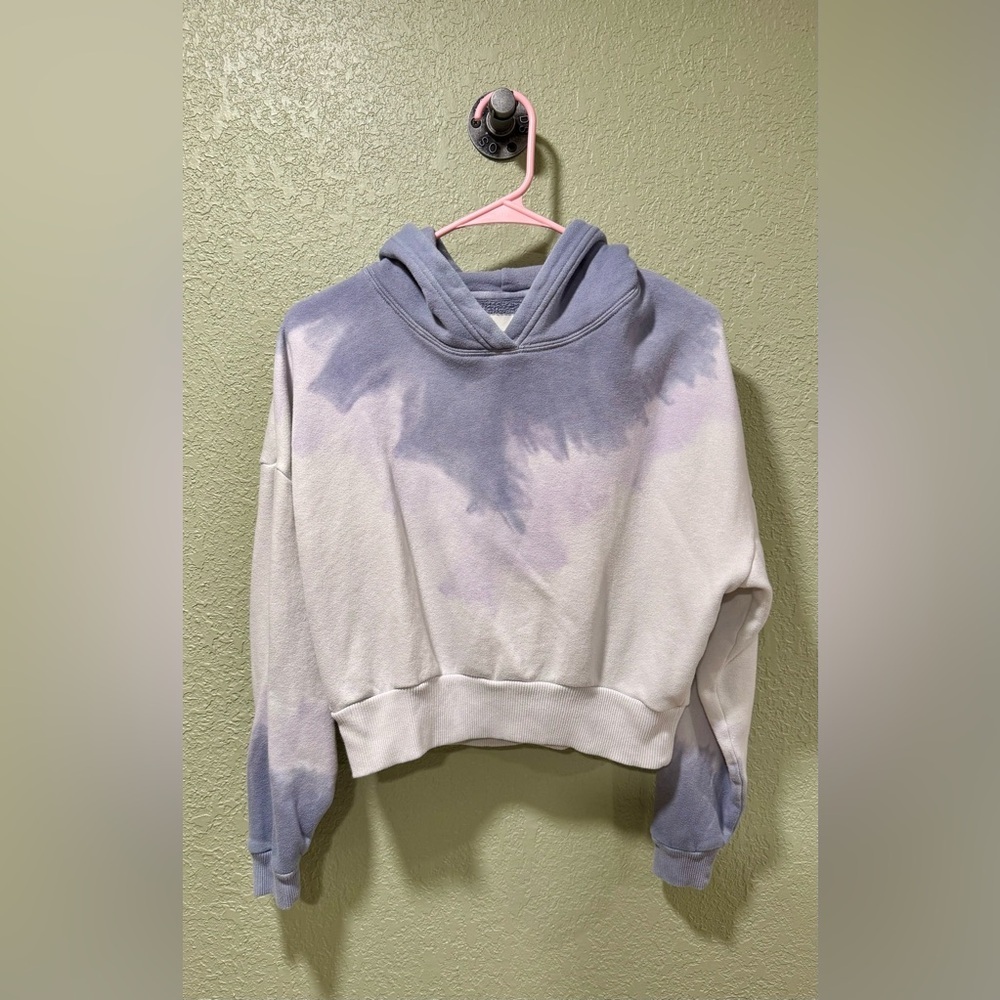 American Eagle Outfitters Lavender Tie-Dye Cropped Hoodie